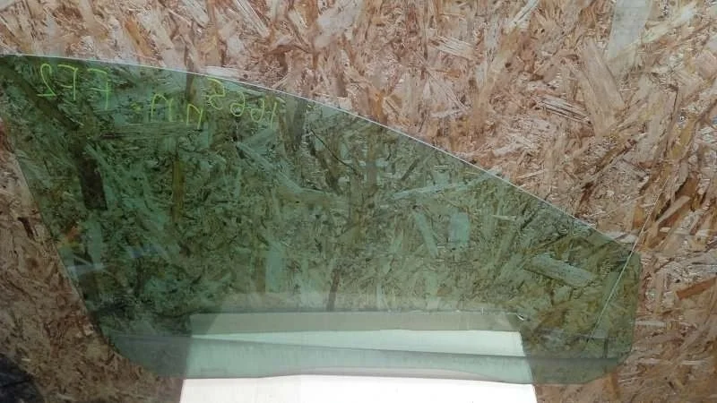 Стекло двери Ford Focus 2008-2011