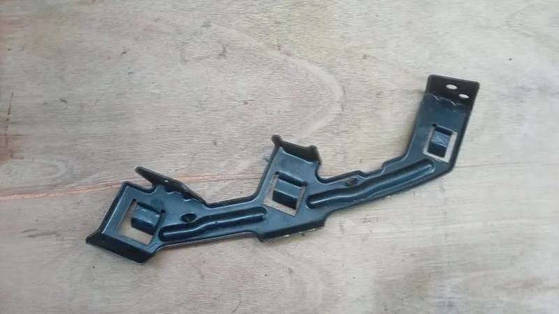 Кронштейн бампера Kia Sorento 2009-2020 XM