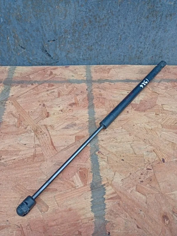 Амортизатор капота Kia Sorento 2009-2020 XM