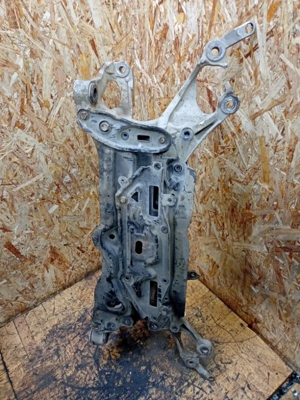 Балка подмоторная (подрамник) Honda Civic 2006-2012 5D