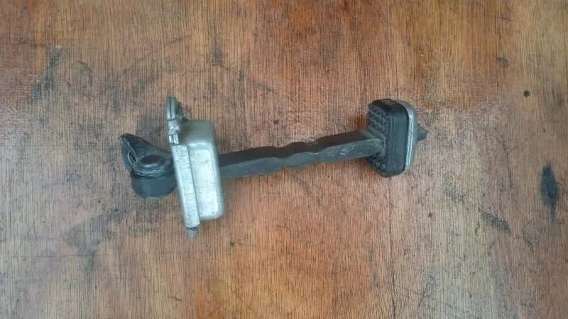 Ограничитель двери Honda Civic 2006-2012 5D