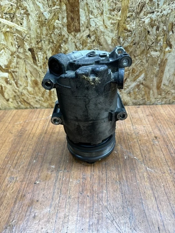 Компрессор кондиционера Volvo S40 2004-2012