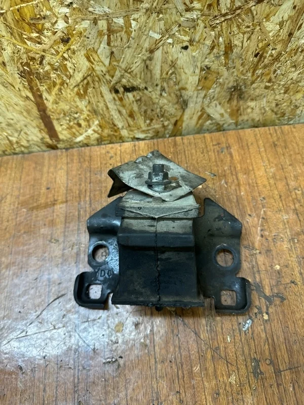 Опора двигателя Nissan Navara 2005-2015 D40