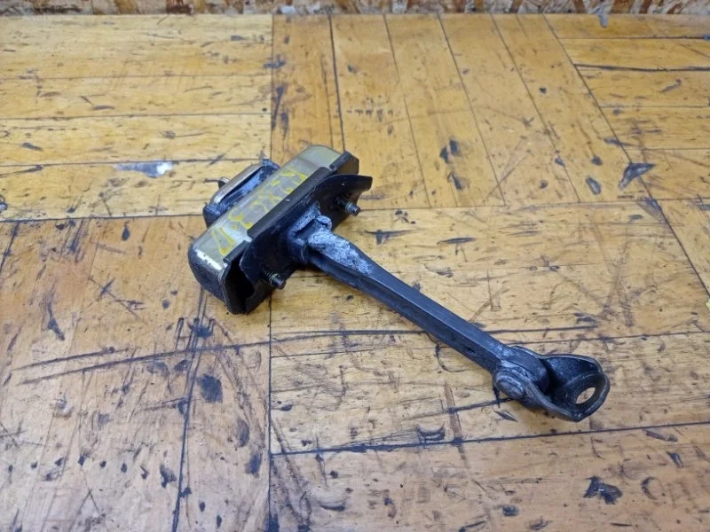 Ограничитель двери Honda Accord 7 2003-2008