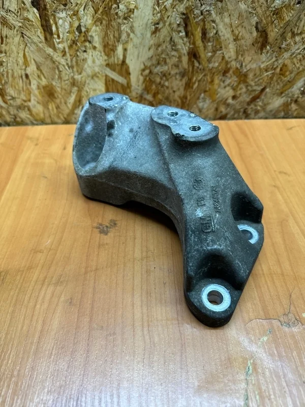 Кронштейн кпп Opel Insignia 2008-2017