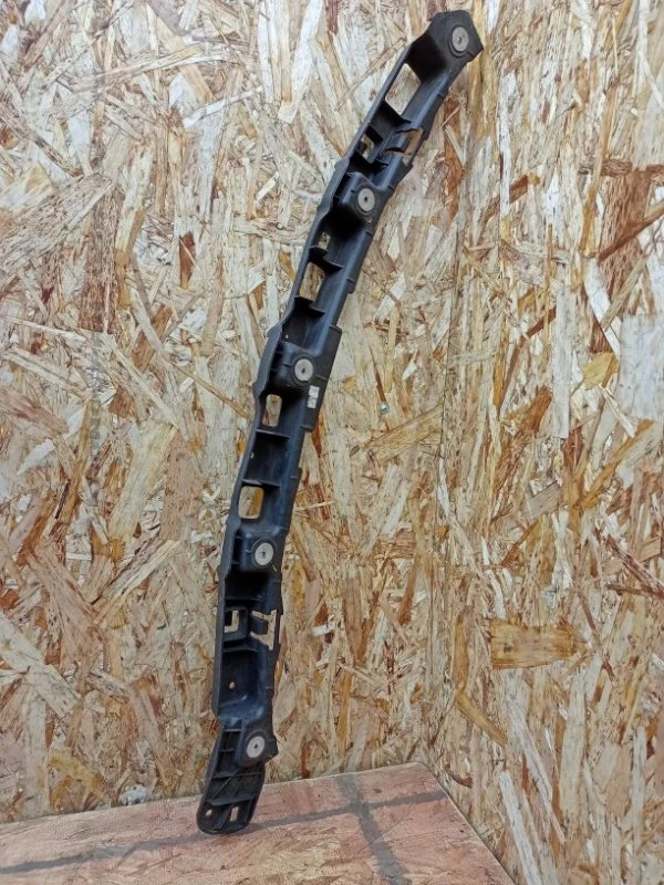 Кронштейн бампера центральный Opel Astra 2004-2015 H