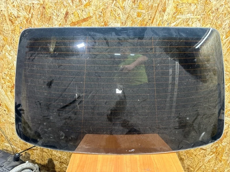 Стекло заднее Chevrolet Aveo 2005-2011 T200/T255