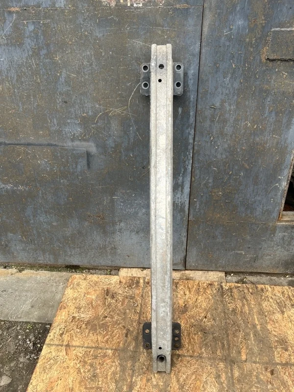 Усилитель бампера Audi Q7 2005-2015 4L