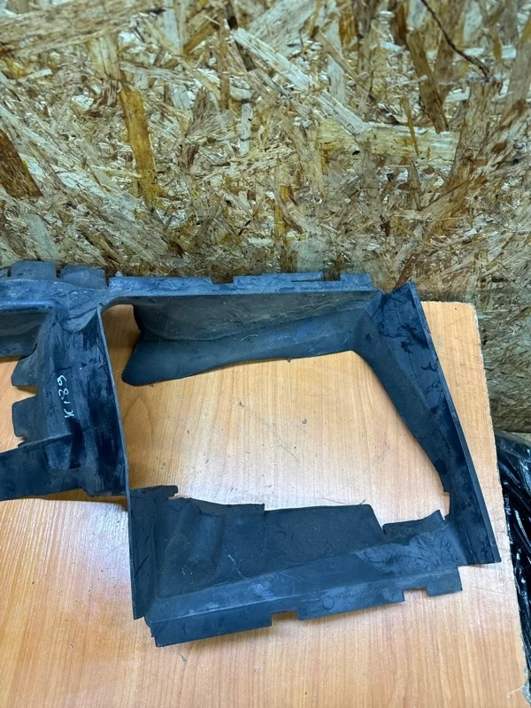 Воздухозаборник Audi Q7 2005-2015 4L