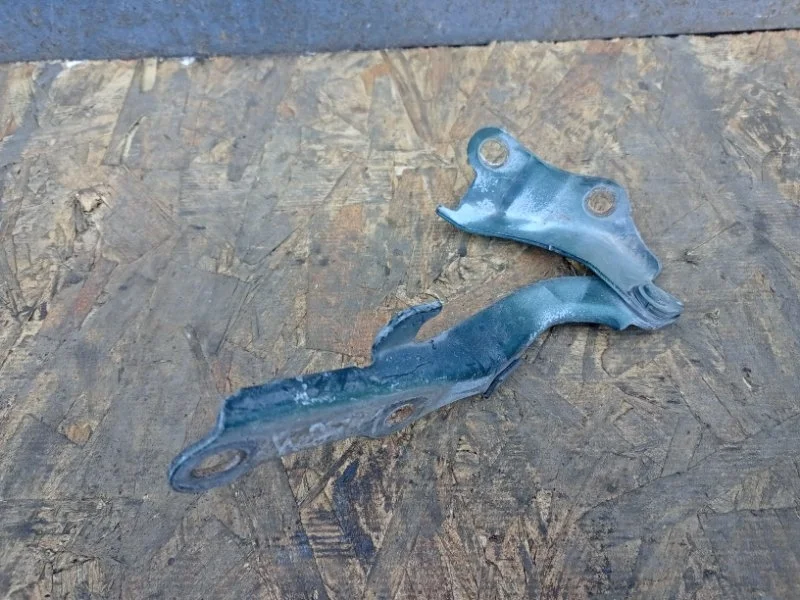 Петля капота Toyota Land Cruiser 2002-2009 120 Prado