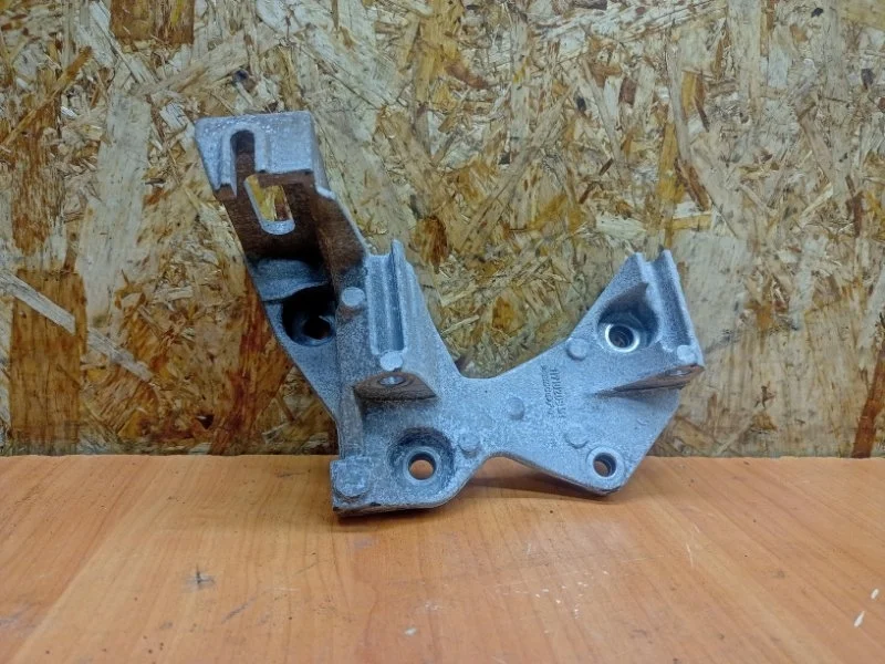 Кронштейн генератора Renault Duster 2010-2021