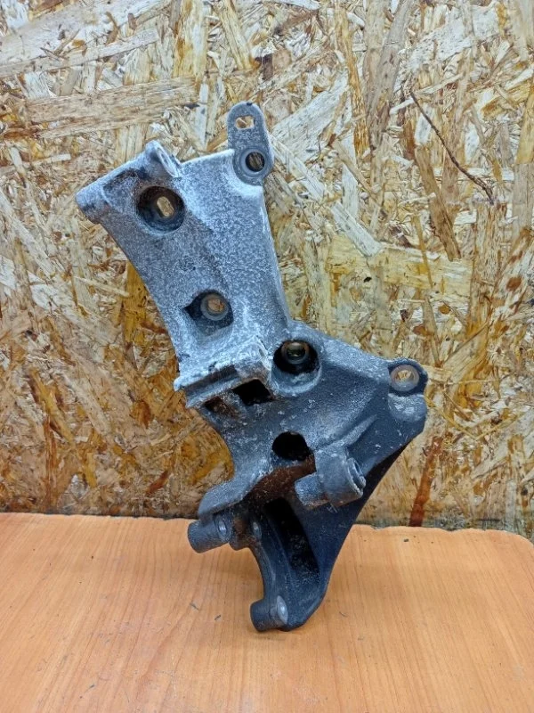 Кронштейн генератора Renault Duster 2010-2021