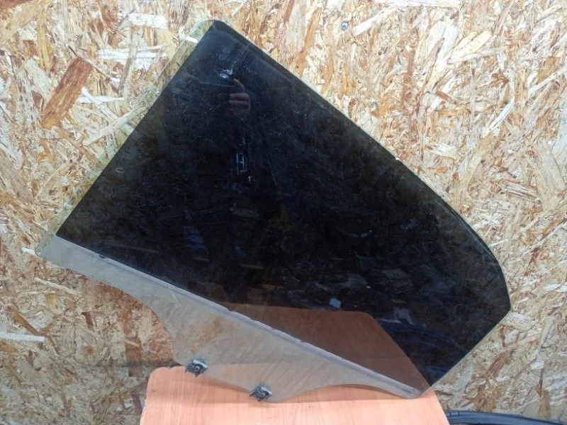 Стекло двери Citroen -Elysee 2012-