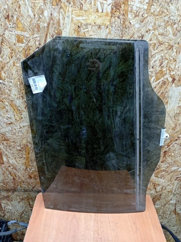 Стекло двери Kia Sorento 2009-2020 XM