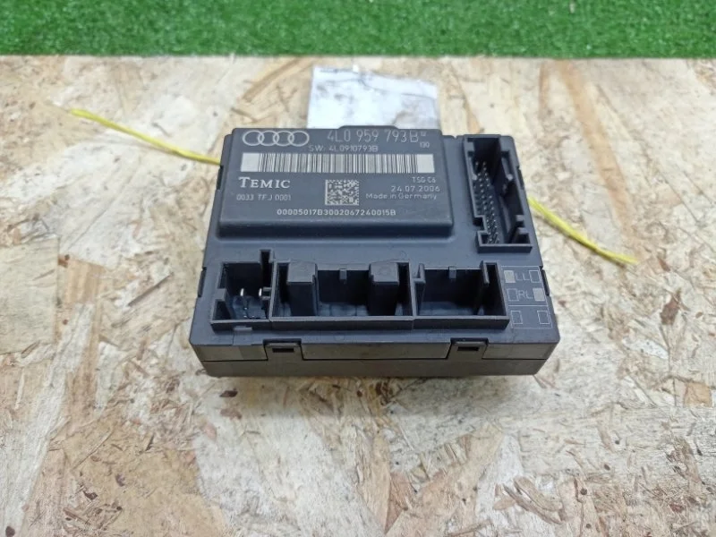 Блок комфорта двери Audi Q7 2005-2015 4L