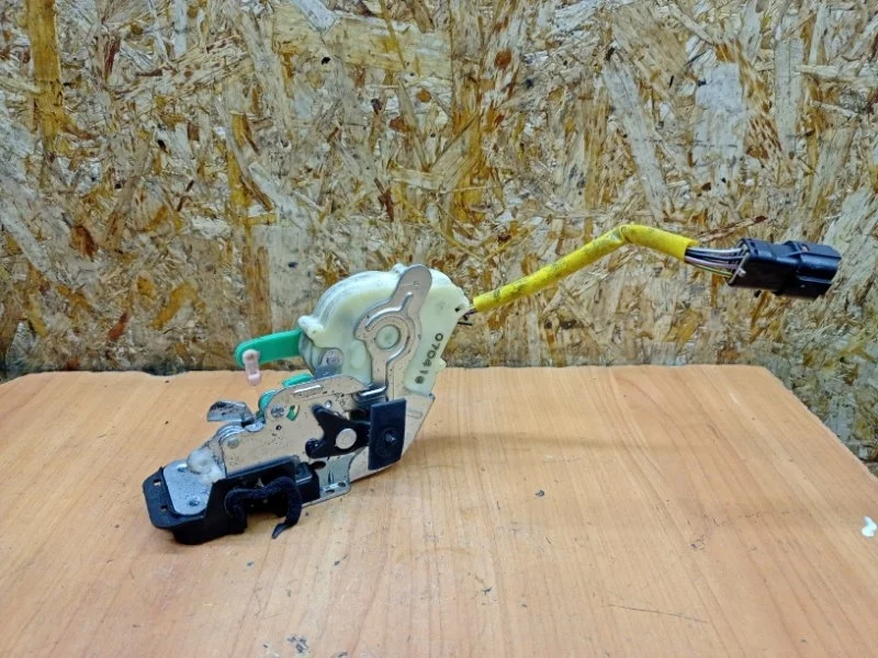 Замок двери Kia Sorento 2003-2009 (JC)