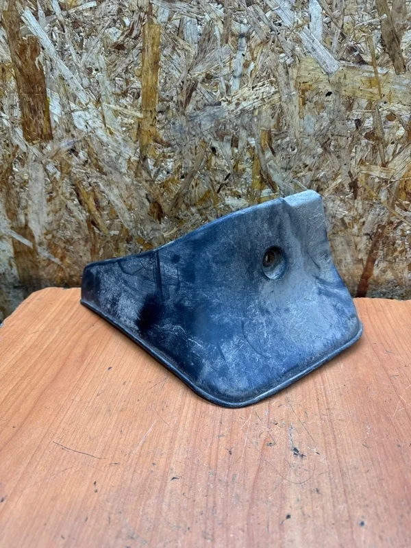 Брызговик Toyota Corolla 2006-2013 E150