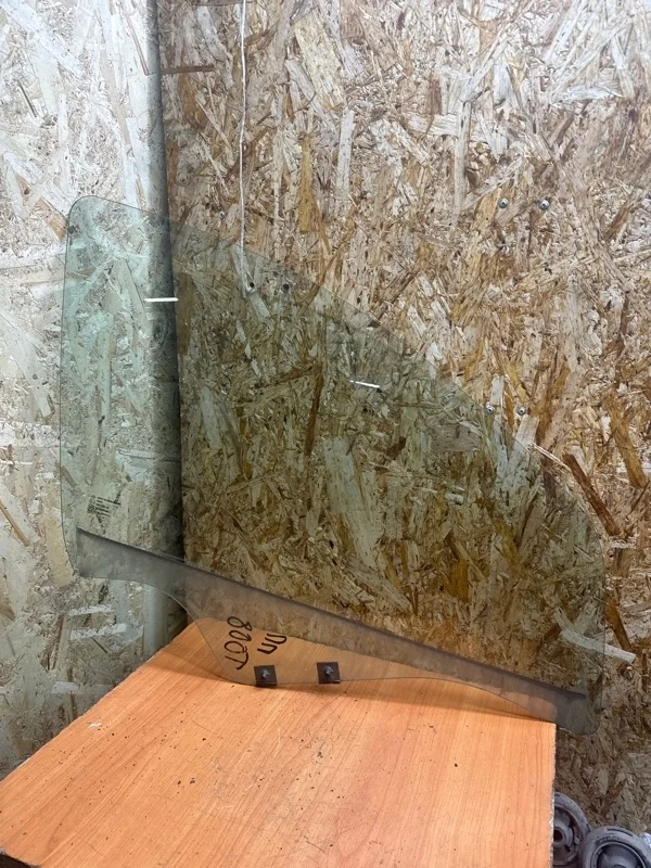 Стекло двери Renault Duster 2010-2021