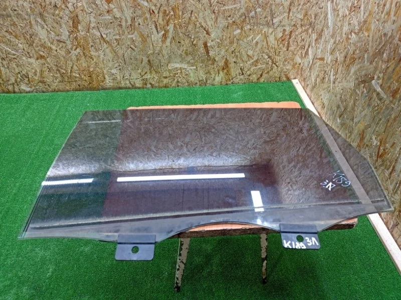 Стекло двери Audi Q7 2005-2015 4L