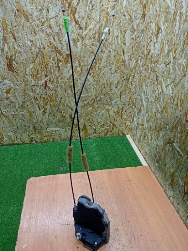 Замок двери Toyota Corolla 2006-2013 E150