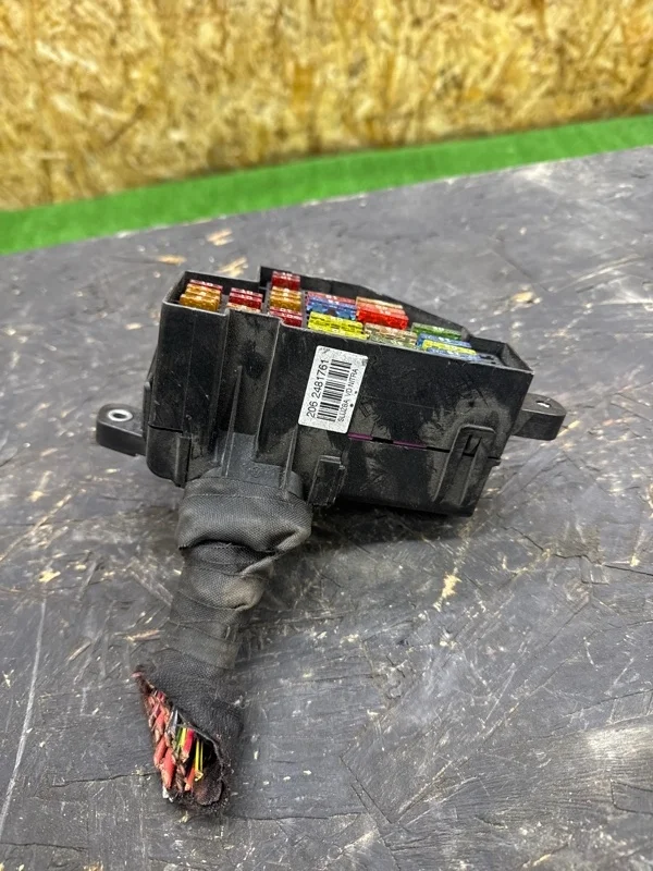 Блок предохранителей Volkswagen Passat 2005-2010 B6