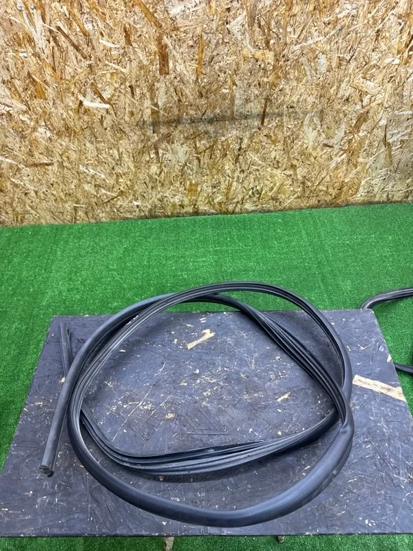 Уплотнитель проема Renault Logan 2014-2022