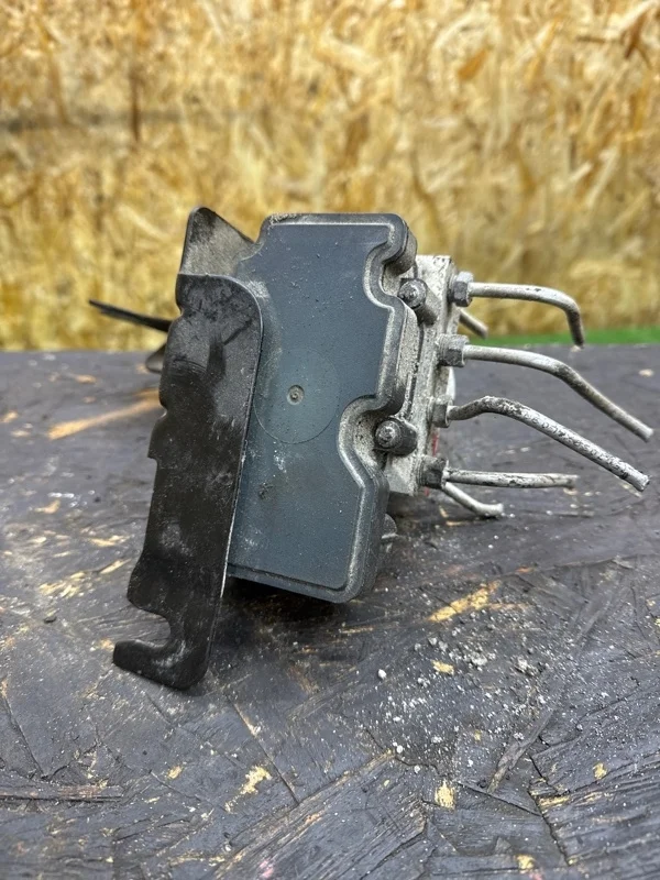 Блок abs (насос) Renault Logan 2014-2022