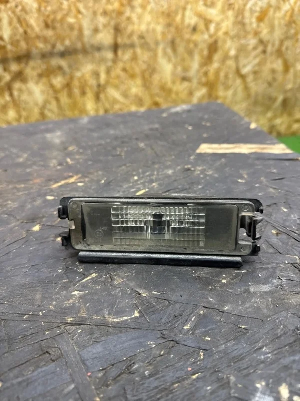 Подсветка номера Renault Logan 2014-2022