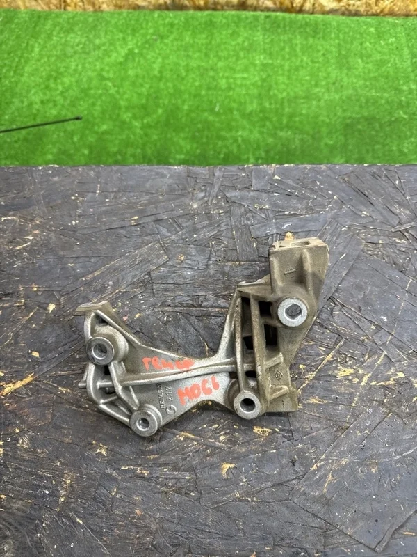 Кронштейн генератора Renault Duster 2010-2019