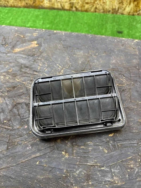 Решетка вентиляционная Renault Duster 2010-2019