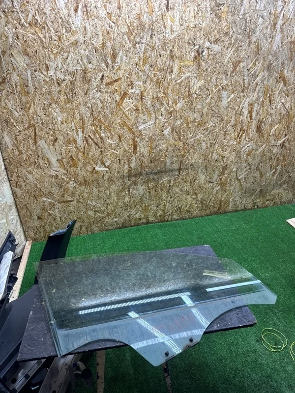 Стекло двери Renault Logan 2014-2022