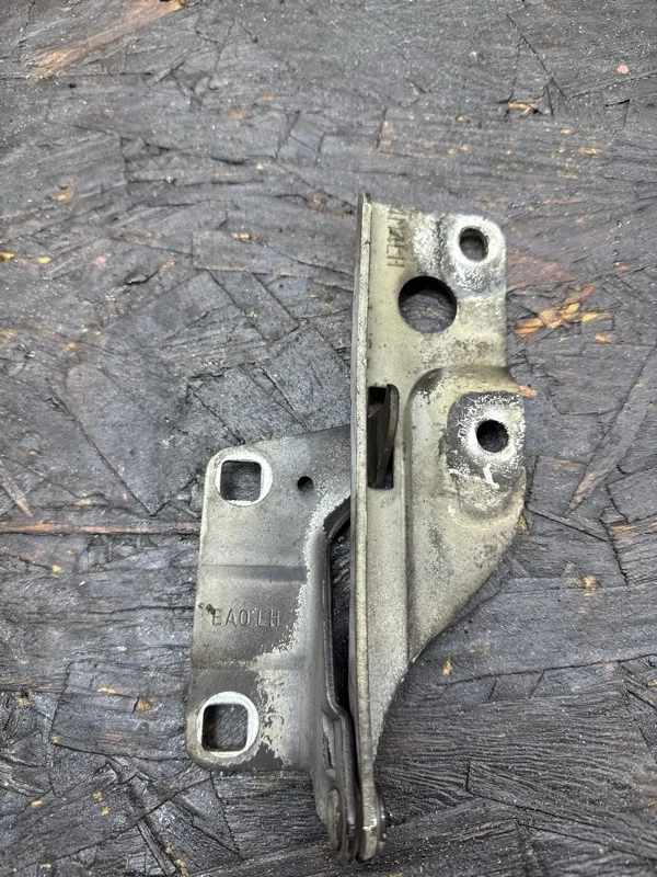 Петля капота Nissan Navara 2005-2014 D40