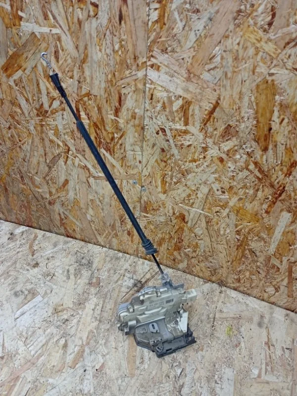 Замок двери Volkswagen Passat 2005-2010 B6