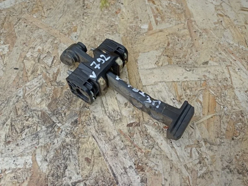 Ограничетель двери Opel Zafira 2005-2012 B