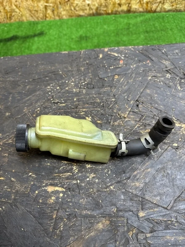 Бачок гидроусилителя руля Mazda 3 2002-2009 BK