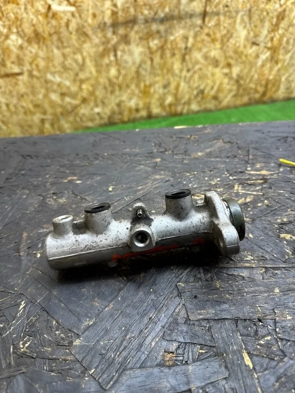 Главный тормозной цилиндр Mitsubishi Lancer 9 2003-2008