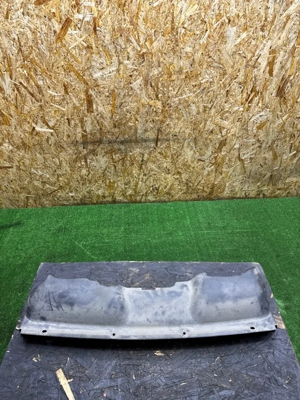 Накладка замка капота Ford Focus 2005-2011