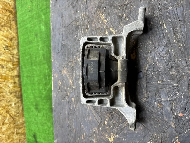 Опора двигателя Ford Focus 2005-2011