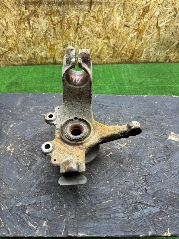 Кулак поворотный Ford Focus 2005-2011