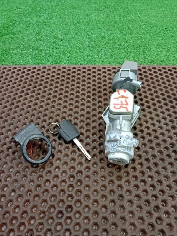 Замок зажигания Ford Focus 2005-2011