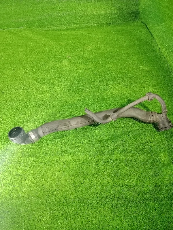 Патрубок системы охлаждения Volkswagen Passat 2011-2015 B7