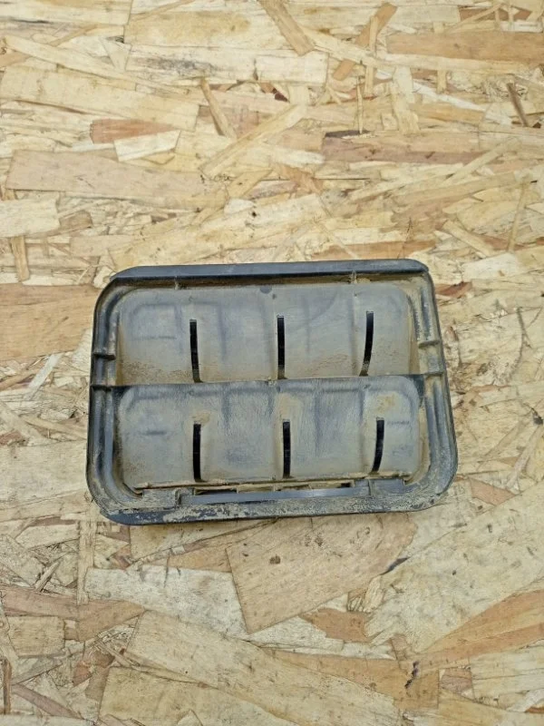 Решетка вентиляционная Renault Megane 2003-2009