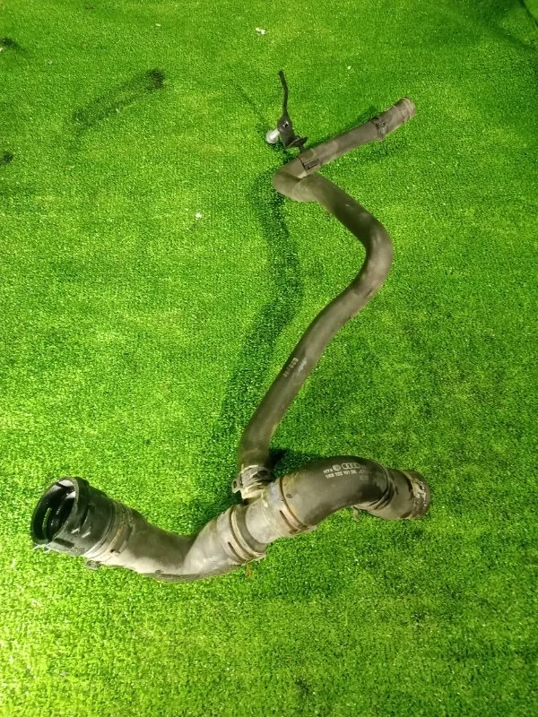 Патрубок системы охлаждения Audi TT 2010 8J