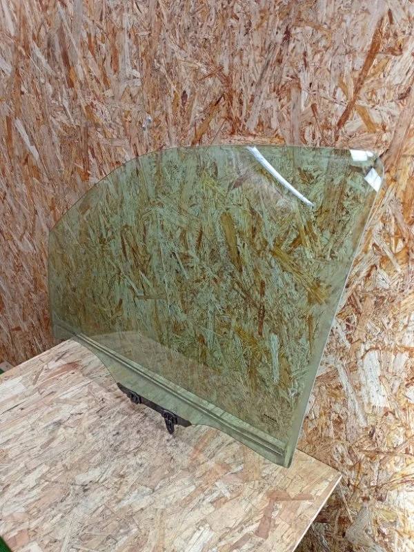 Стекло двери Nissan Navara 2005-2015 D40