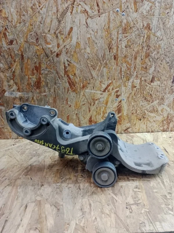 Кронштейн генератора Renault Sandero Stepway 2009-2014