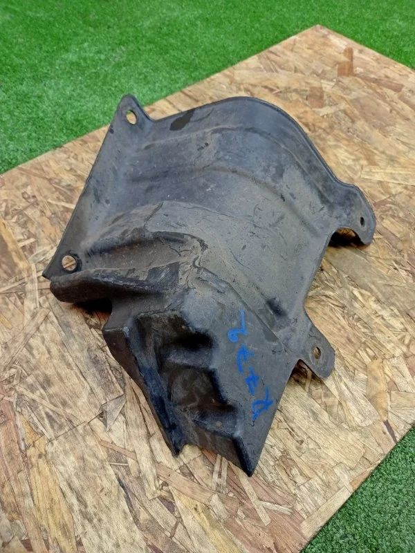 Пыльник двигателя боковой Land Rover RANGE SPORT 2005-2012