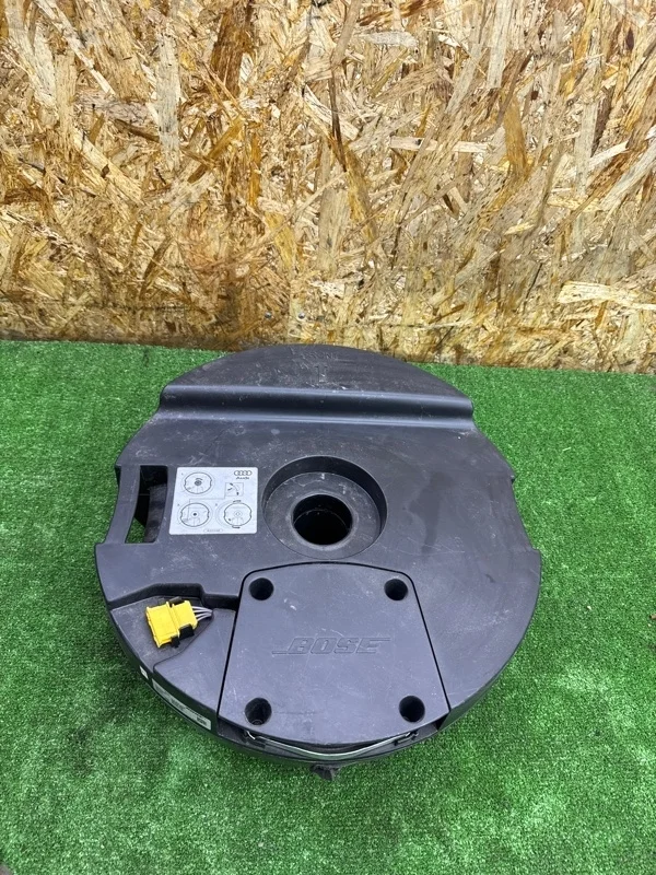 Сабвуфер Audi Q7 2005-2015 4L