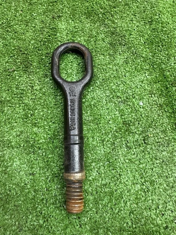 Крюк буксировочный Audi Q7 2005-2015 4L