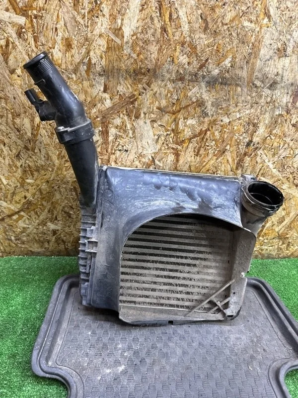 Интеркулер Audi Q7 2005-2015 4L