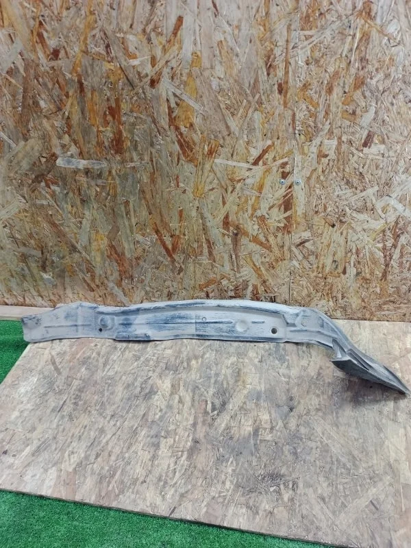 Уплотнитель крыла Audi Q7 2005-2015 4L